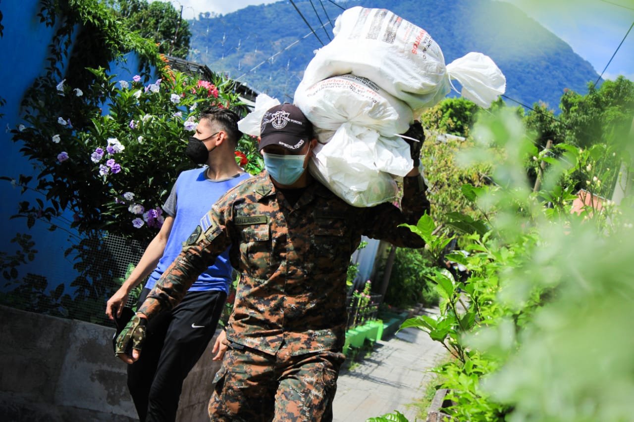 Gobierno distribuirá hoy 70,000 paquetes alimenticios más para familias salvadoreñas gobierno-distribuira-hoy-70000-paquetes-alimenticios-mas-para-familias-salvadorenas